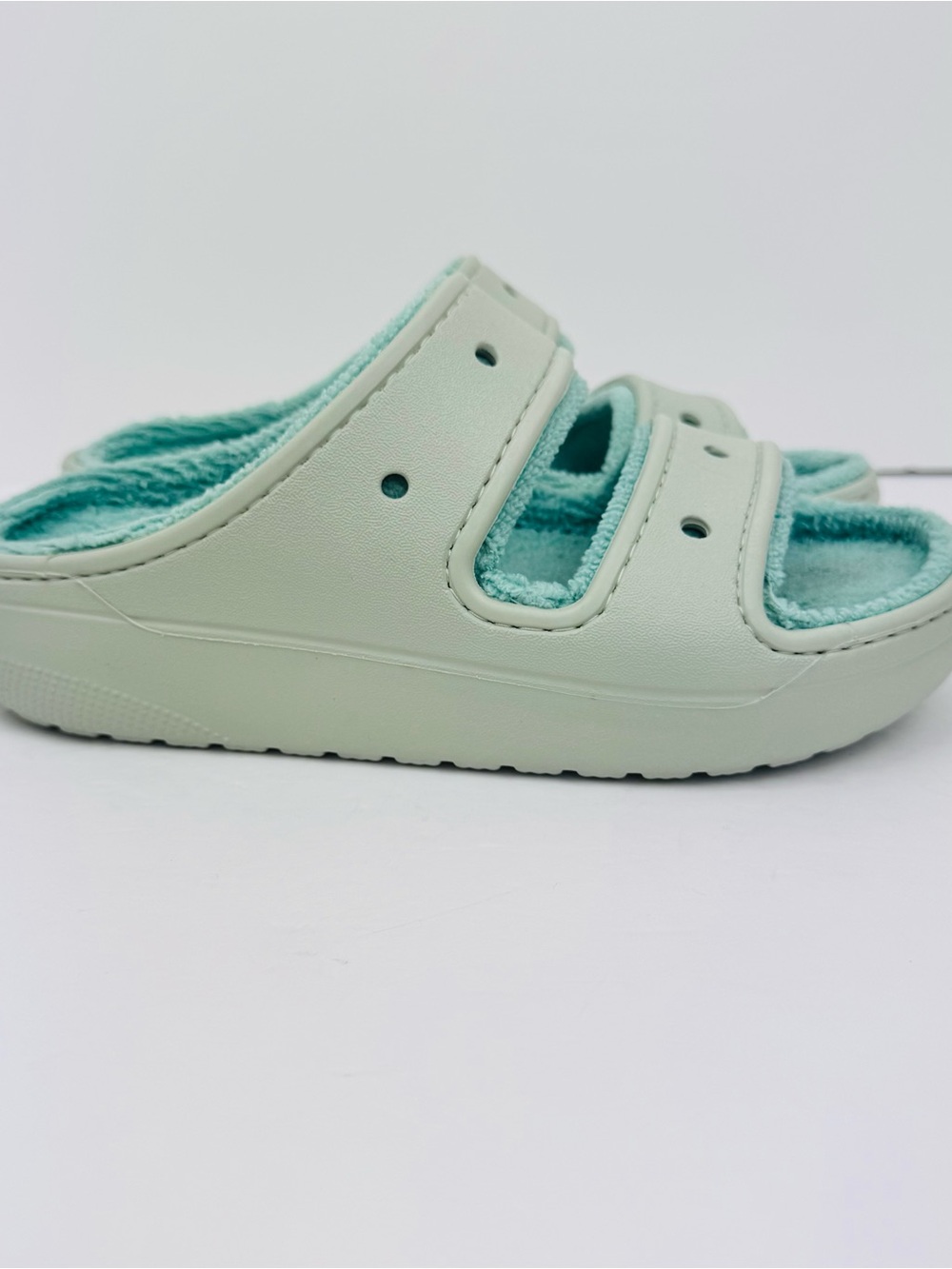 Crocs Classic Cozy terry cloth lined Sandals. Men’s size 4, women’s size 6